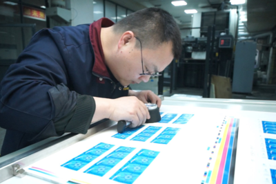 北京冬奧會(huì)開幕紀(jì)念郵票工藝有多&ldquo;靚&rdquo;?